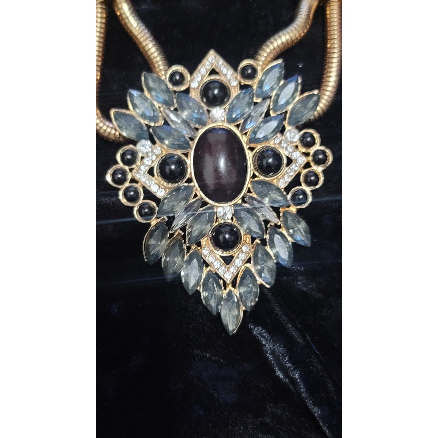 Vtg Gold Tone Necklace With Large Rhinestone Pendant