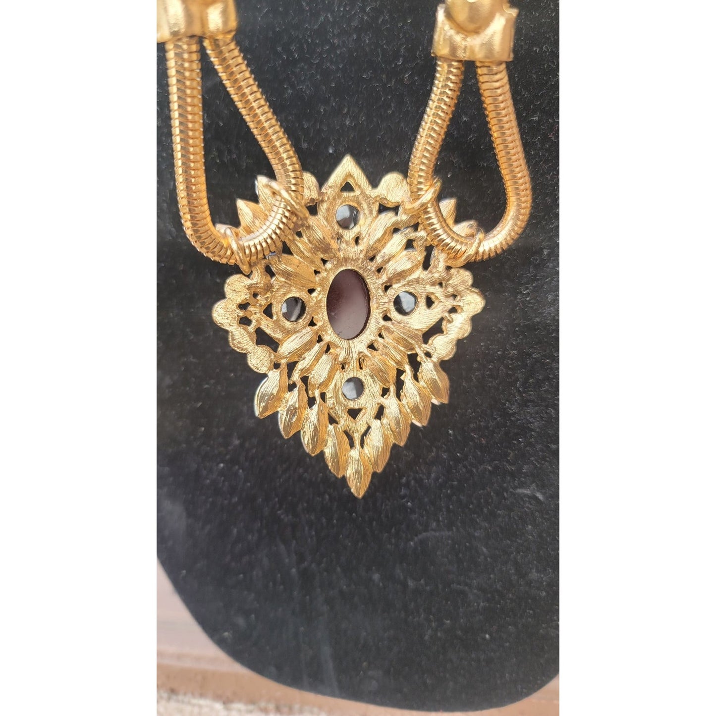Vtg Gold Tone Necklace With Large Rhinestone Pendant