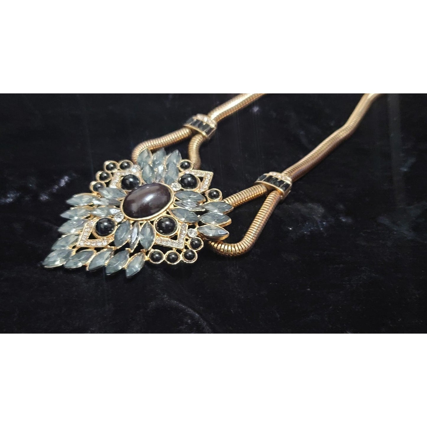 Vtg Gold Tone Necklace With Large Rhinestone Pendant