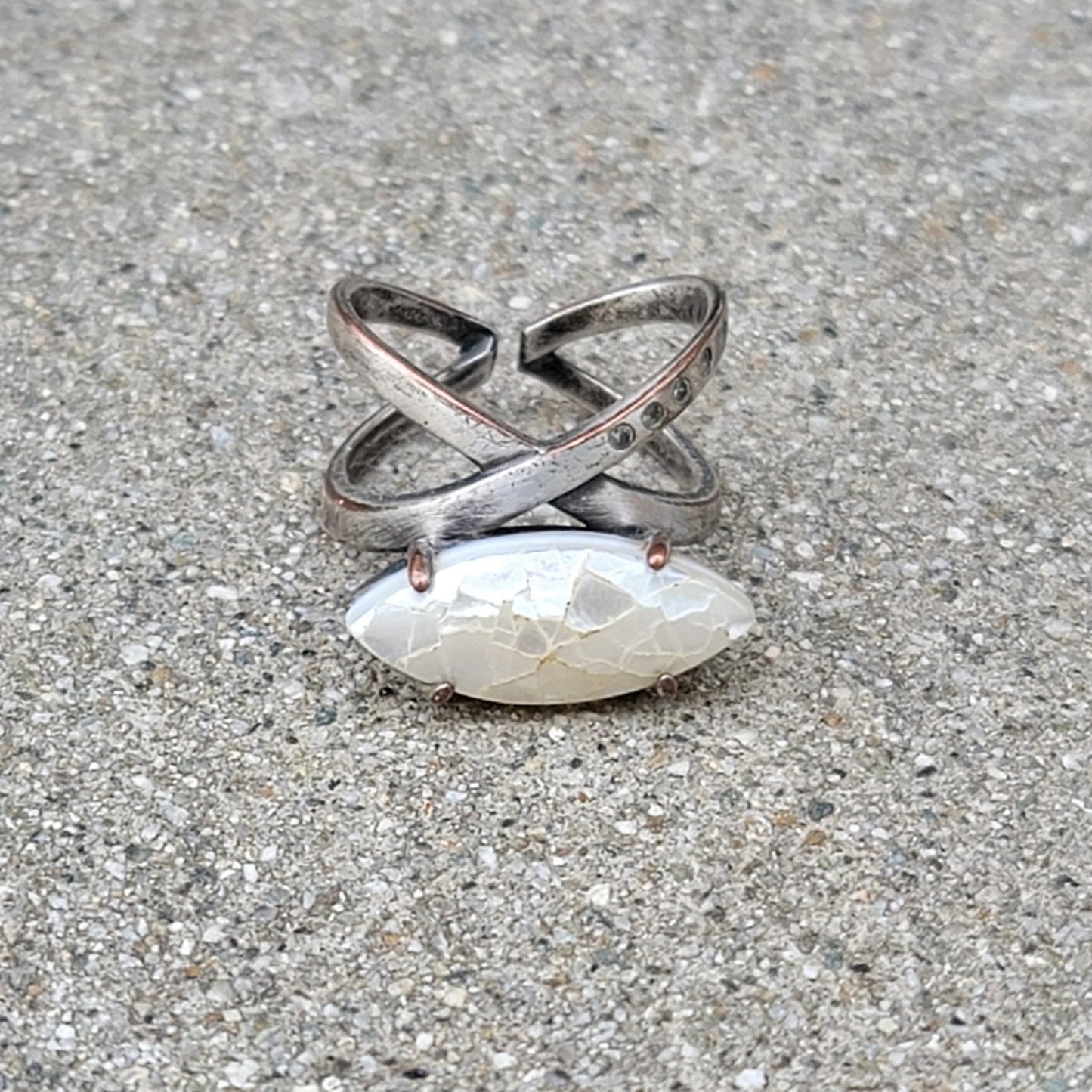 Kendra Scott Rosemary Mother Of Pearl Criss Cross Ring
