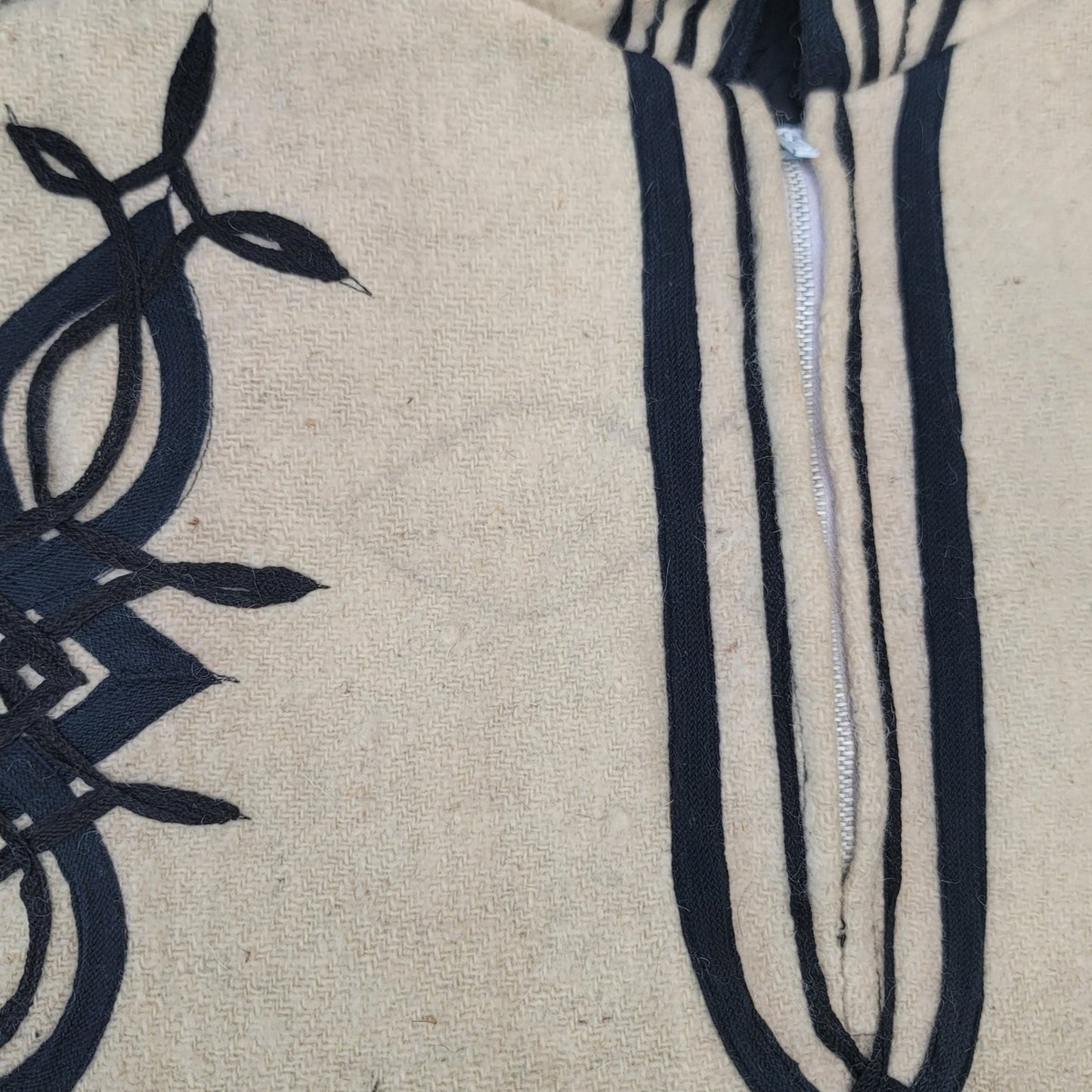 Vtg 1970s Wool Embroidered Cape