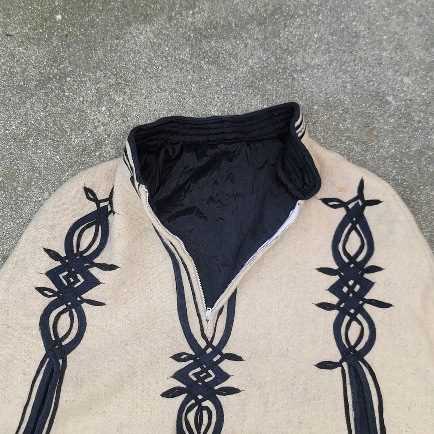 Vtg 1970s Wool Embroidered Cape