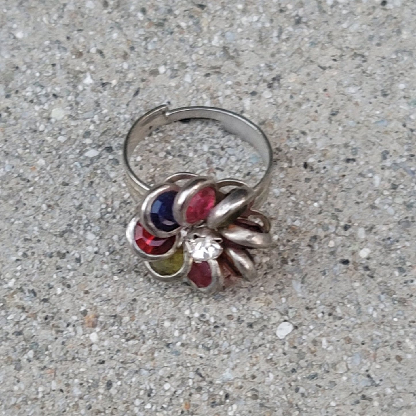 Vtg Silver Tone Gemstone Spiral Flower Ring