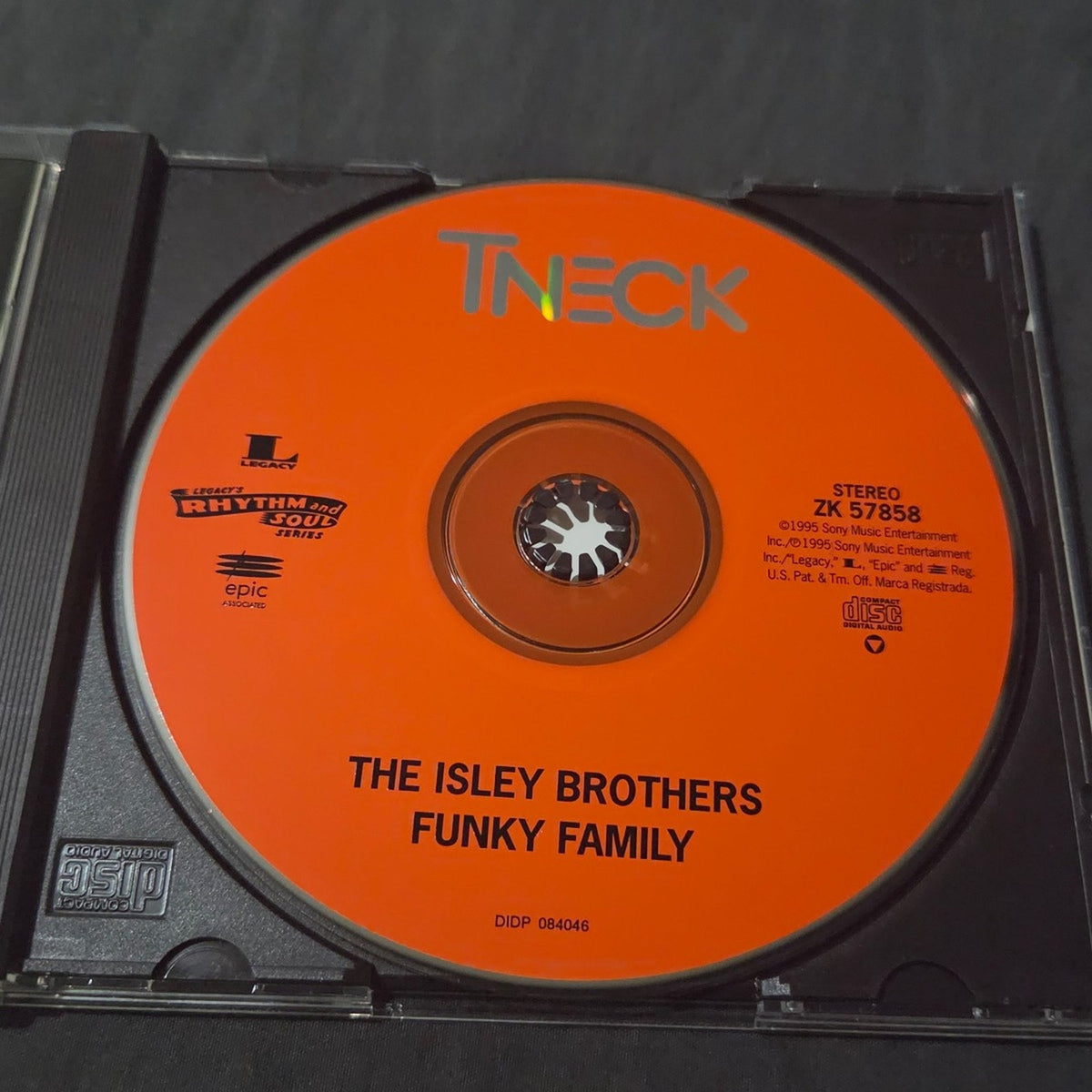 Vtg 1995 The Isley Brothers Funky Family CD