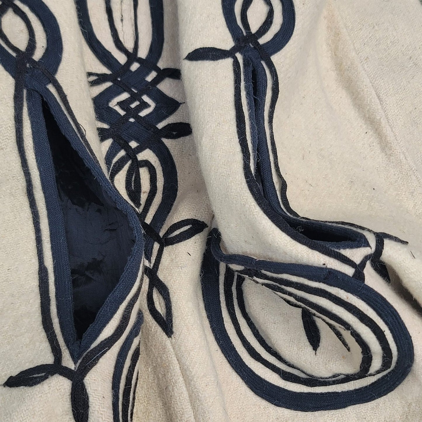 Vtg 1970s Wool Embroidered Cape
