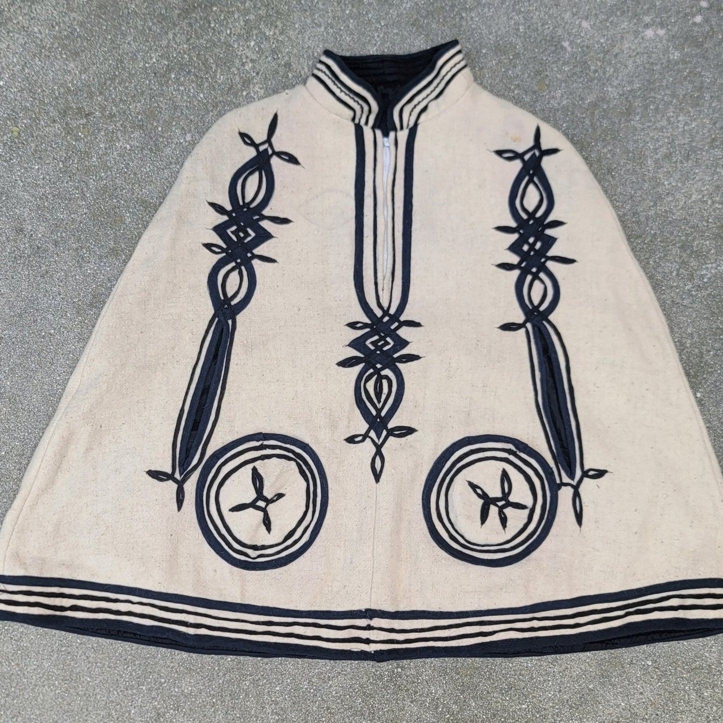 Vtg 1970s Wool Embroidered Cape