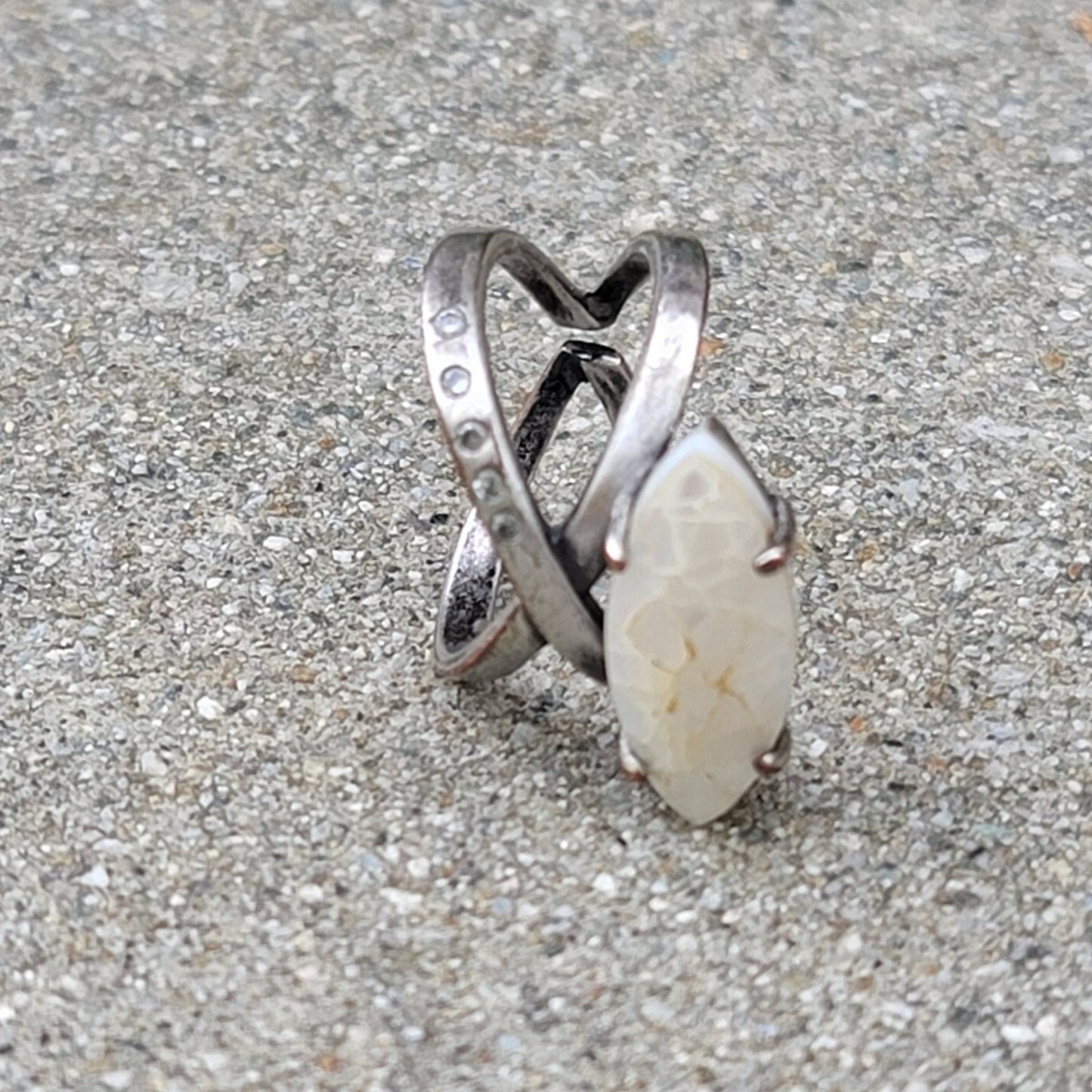 Kendra Scott Rosemary Mother Of Pearl Criss Cross Ring