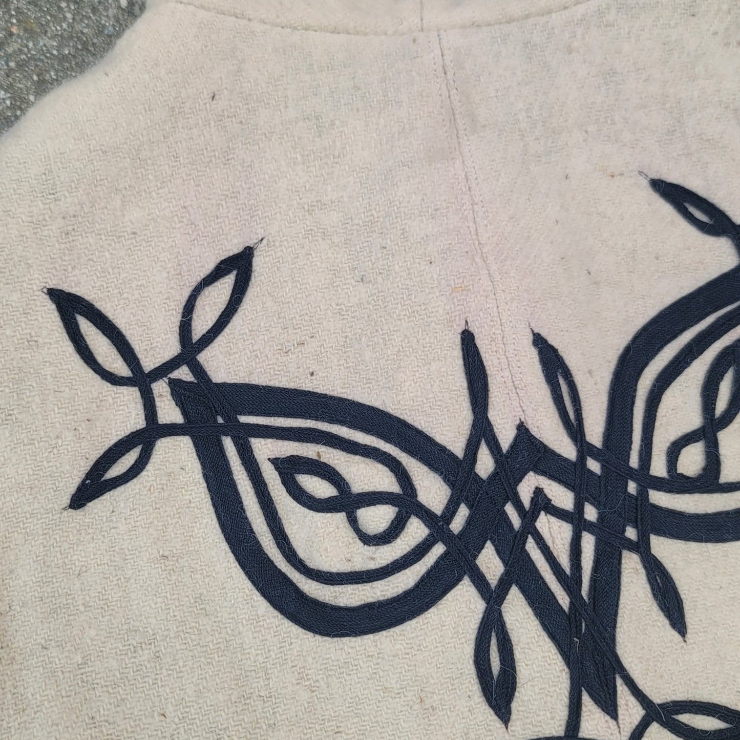 Vtg 1970s Wool Embroidered Cape
