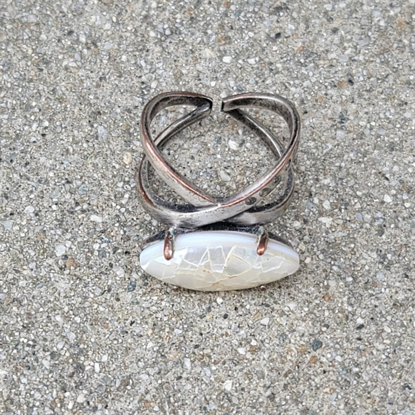 Kendra Scott Rosemary Mother Of Pearl Criss Cross Ring