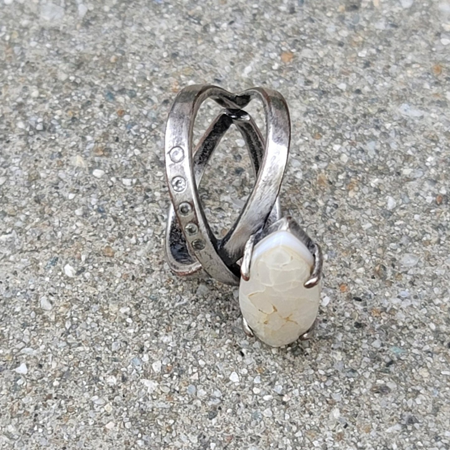 Kendra Scott Rosemary Mother Of Pearl Criss Cross Ring