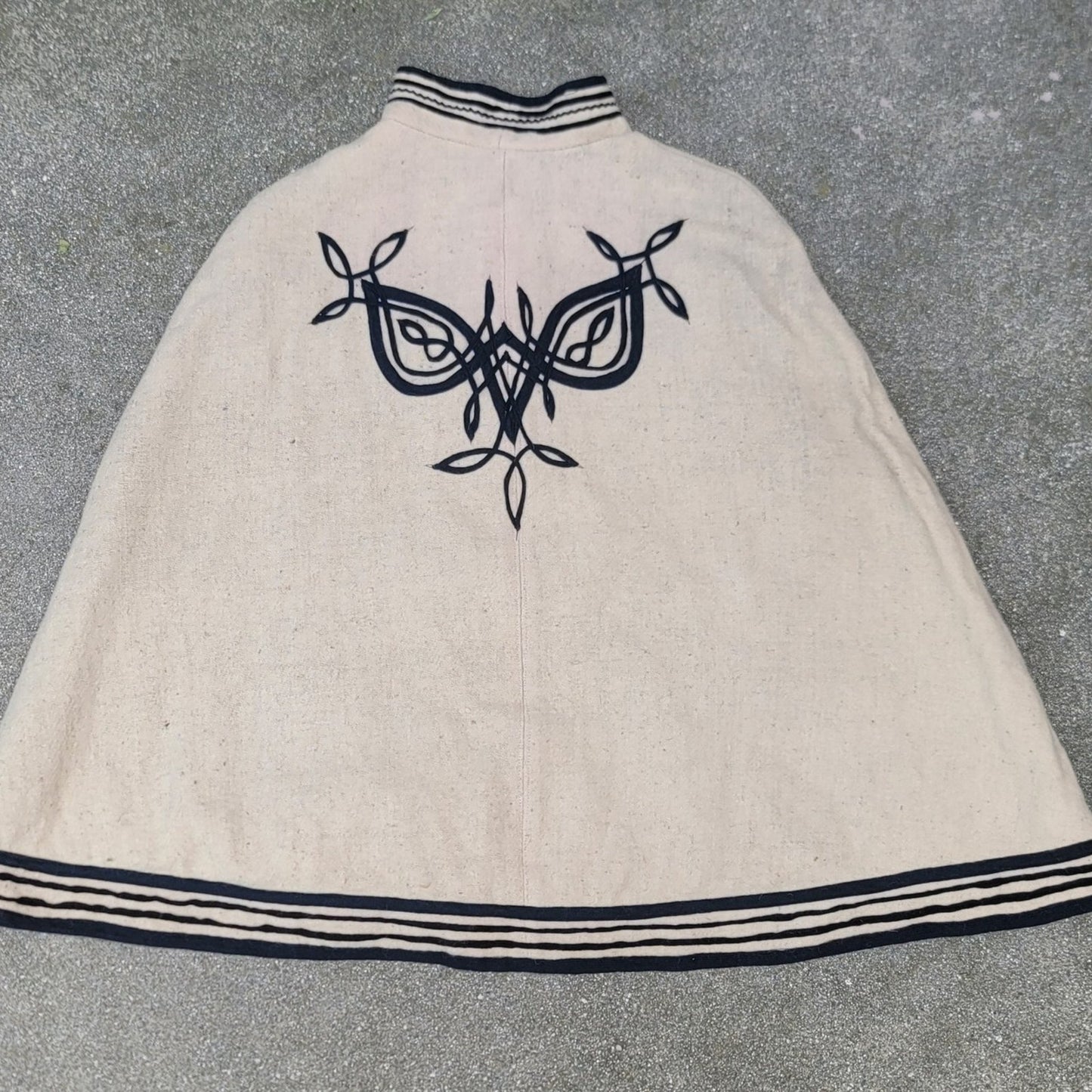 Vtg 1970s Wool Embroidered Cape