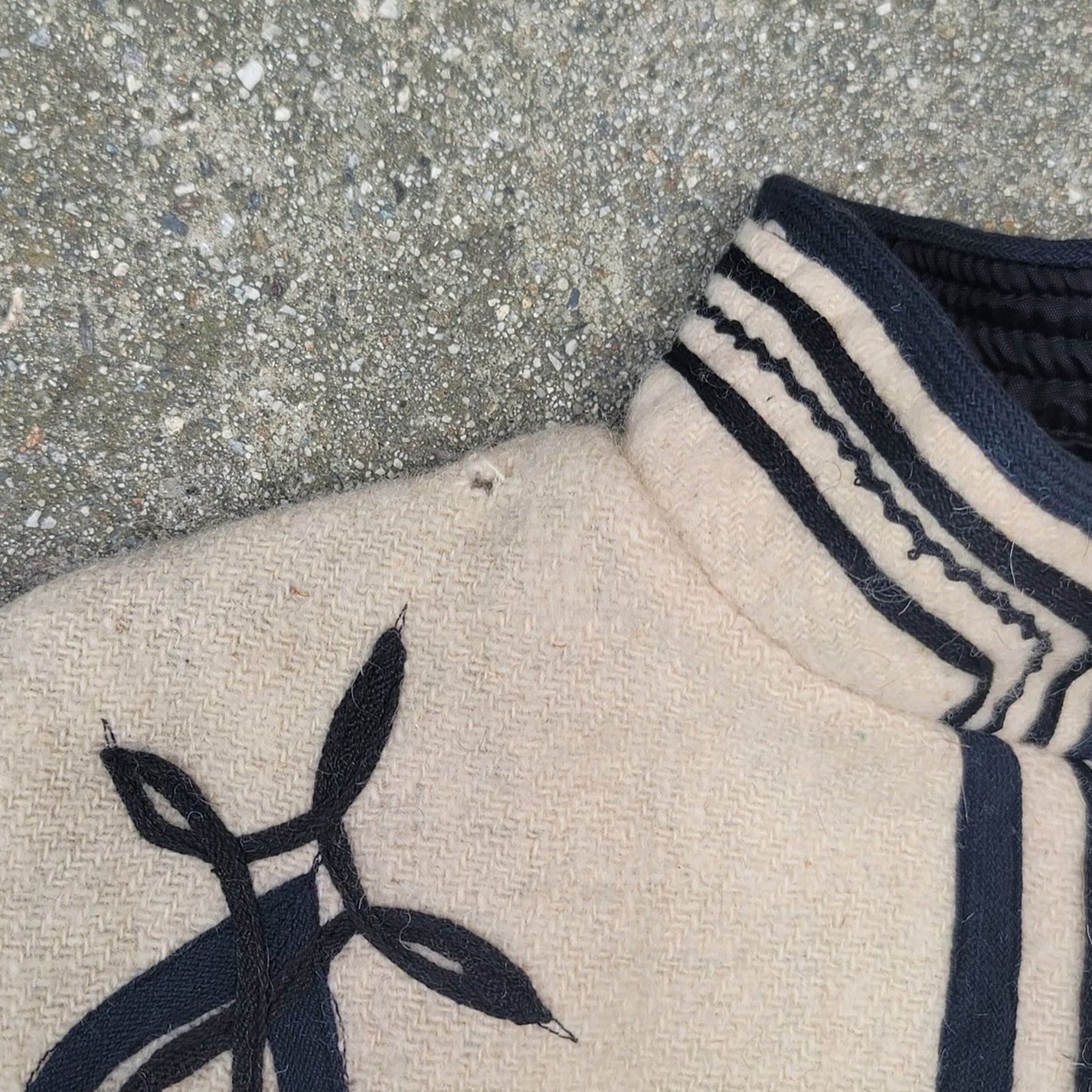 Vtg 1970s Wool Embroidered Cape