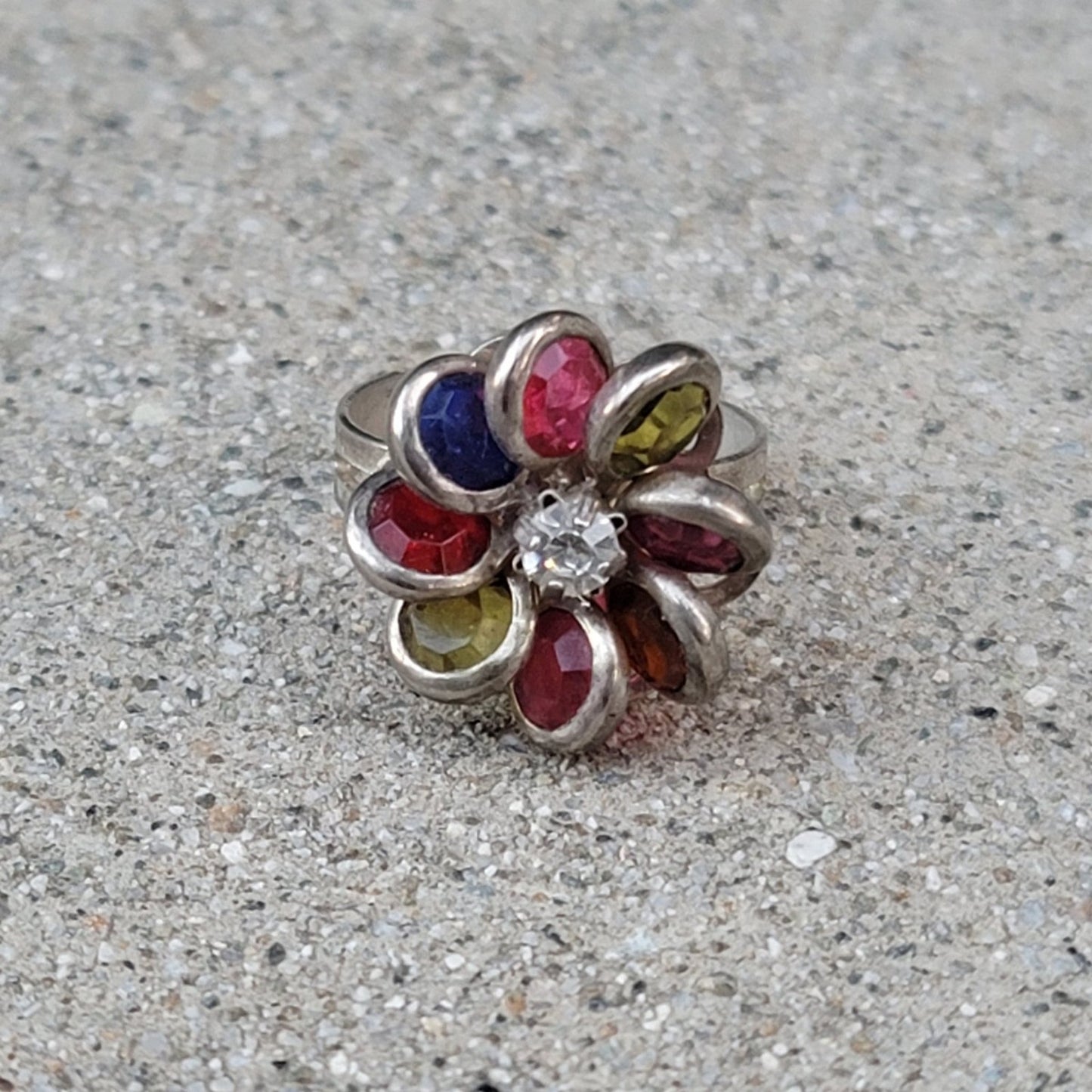Vtg Silver Tone Gemstone Spiral Flower Ring