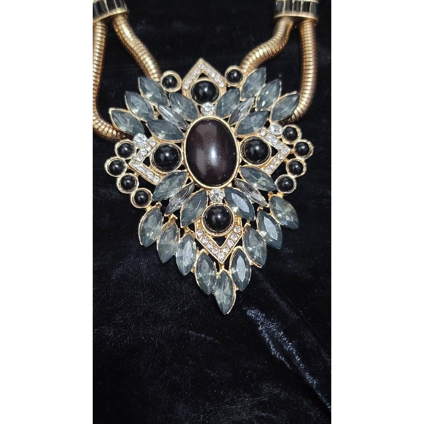 Vtg Gold Tone Necklace With Large Rhinestone Pendant