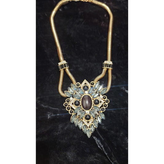 Vtg Gold Tone Necklace With Large Rhinestone Pendant